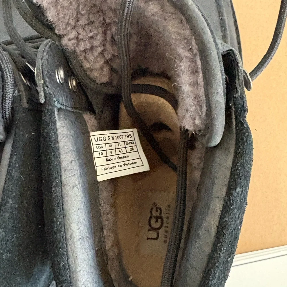 UGG Men's Black Boots - Picture 10 of 11